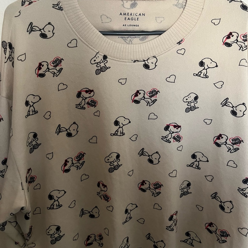 American Eagle Outfitters Cream Snoopy Valentines Print